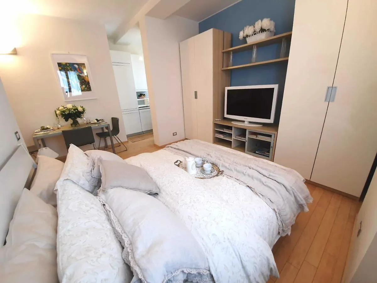 מילאנו Corso Vercelli Apartment 0*,  איטליה