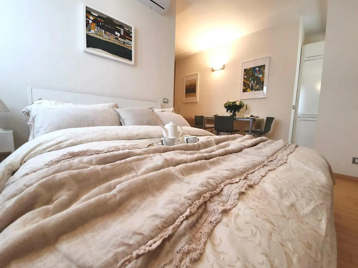 מילאנו Corso Vercelli Apartment 0*,  איטליה